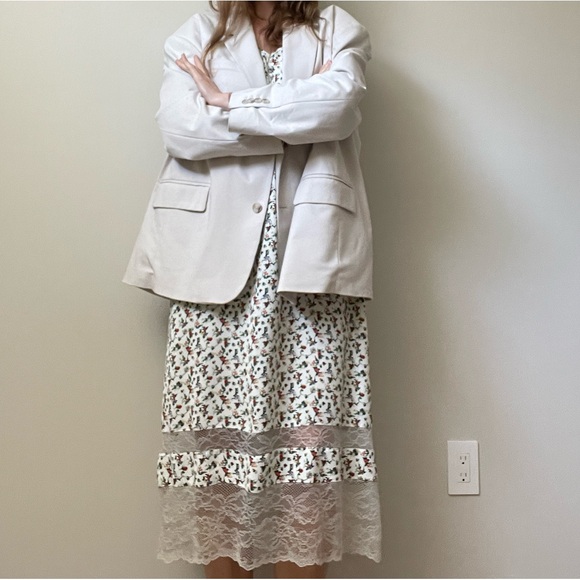 Aritzia Little Moon Floral Dress - limited collection - Picture 5 of 12